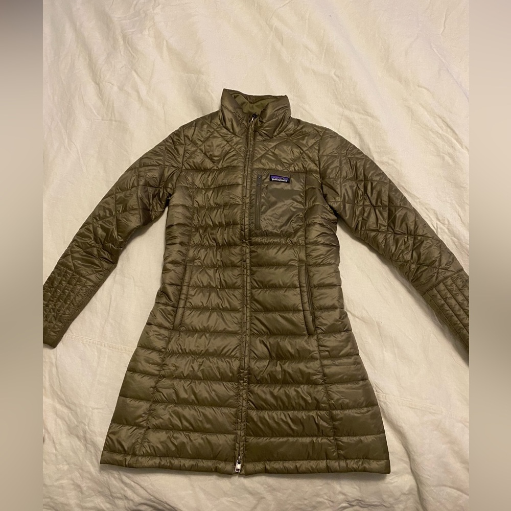 Patagonia womens parka size small. Green